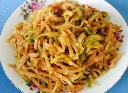 河北名吃焖饼有菜有饭香味浓郁只需四步全家都爱吃