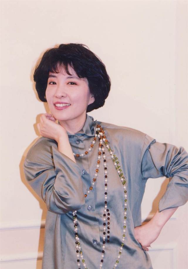 她20岁出道就爆红,遭富商欺骗借胎生子,被抛弃后还蒙受羞辱|沈时华