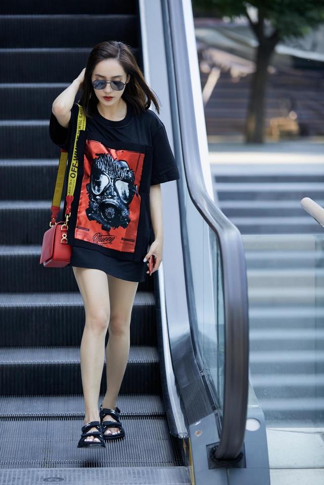 王智从"国民初恋"一跃到"浪姐",时尚品位飙升,被谁指点了?