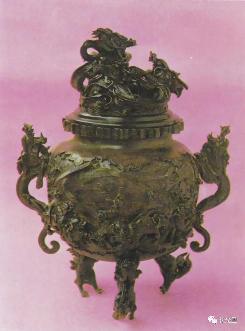 清代铜塑龙狮禽兽球形薰炉清代铜雕云雷饕餮纹麒麟顶八卦盖朝天耳方鼎