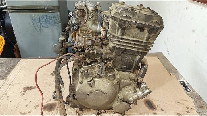 报废摩托车拆下来的发动机看高手是如何翻新的瞬间变成抢手货