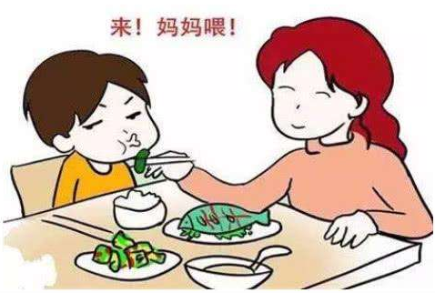 孩子自己吃饭有三大好处,家长别再娇生惯养害孩子了!