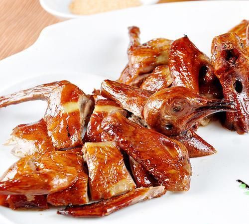 街头小吃烧烤秘籍:烤乳鸽的制作技术,外皮酥脆,肉质鲜嫩