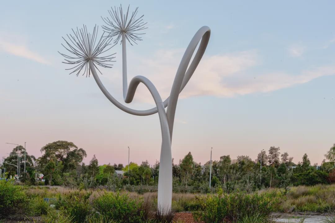 象征美好的爱之花雕塑欣赏