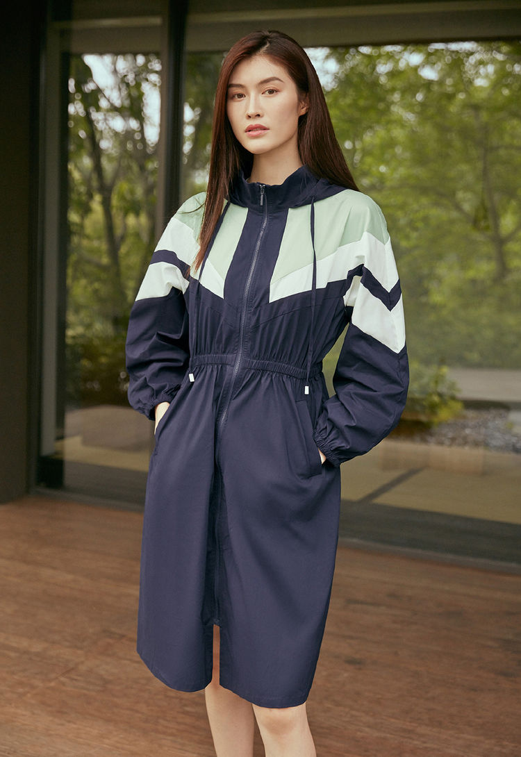 何穗自带超模范最普通的运动装都穿得霸气侧漏秀美腿超吸睛