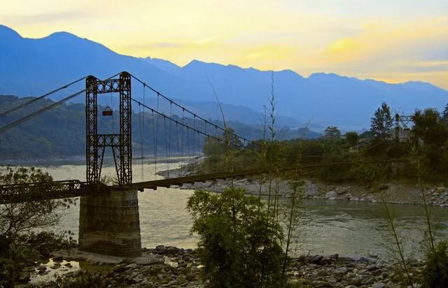 东风桥(保山)其后一百多年中,先后毁修6次.