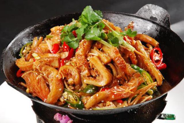 美食精选:爆炒酸辣鸡杂,腐竹烧鸭,香辣干锅土豆排骨,干锅牛肚