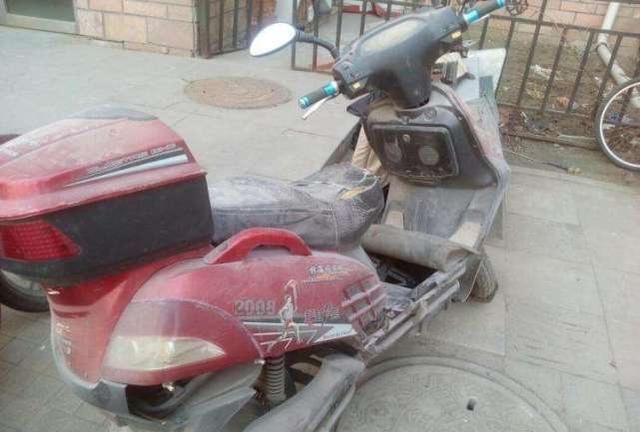 电动车报废以后别丢,还值钱,车主:回收它有啥用?