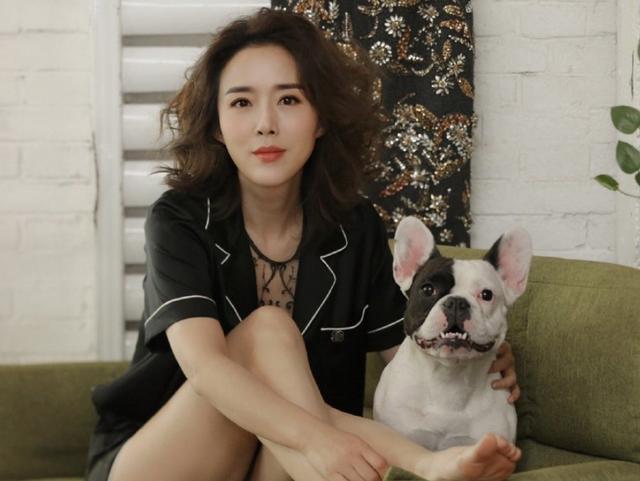 最美嫦娥仙子颜丹晨现在41岁了却像21岁的少女美女不会变老