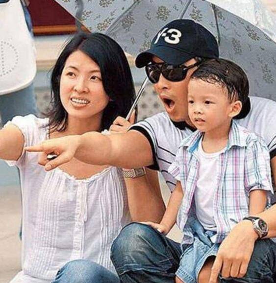 谭耀文的感情生活一直比较低调,出道至今,只与女演员陈芷菁传过恋情.