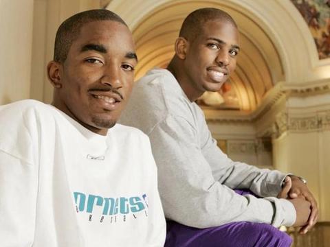 看那个御前带刀侍卫他回来了