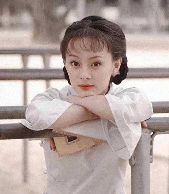 孙俪民国扮相好甜,笑起来太明媚,网友:因为演技低估了她的颜值