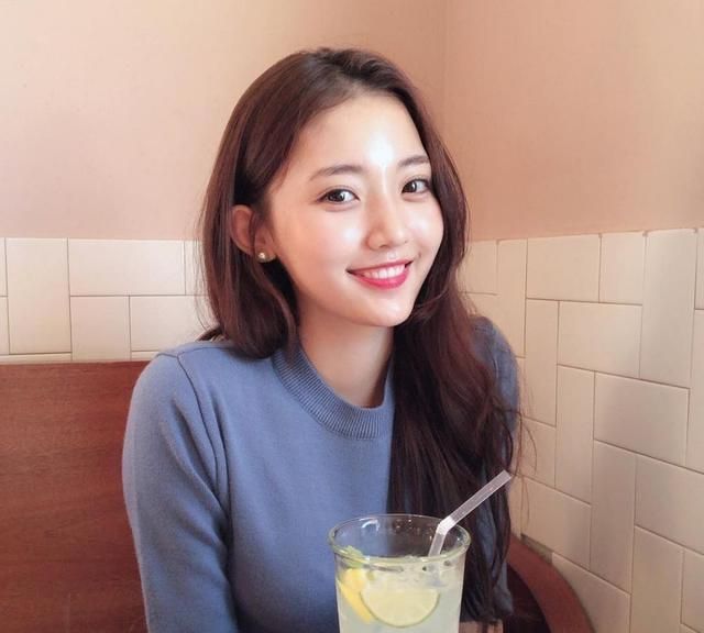 韩国00后女星郑多彬(jung da bin),长相清纯甜美可爱迷人!