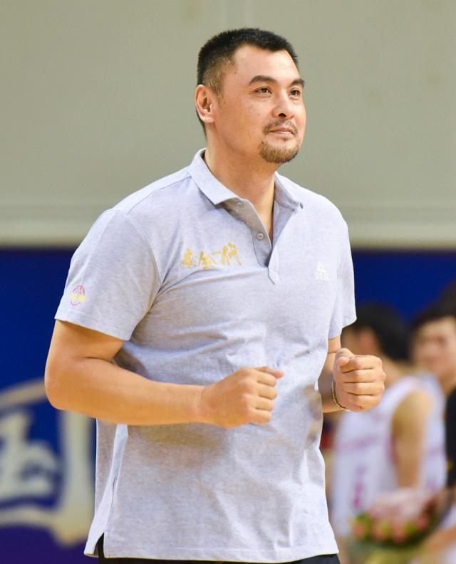 刘玉栋是中国篮球战神,退役已经10年,他现在过得怎样?