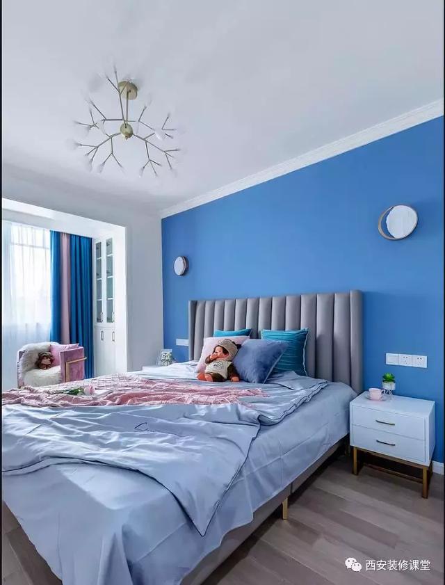 蓝色的床头背景美不胜收▲很小的阳台满足储物的同时还能兼顾颜值