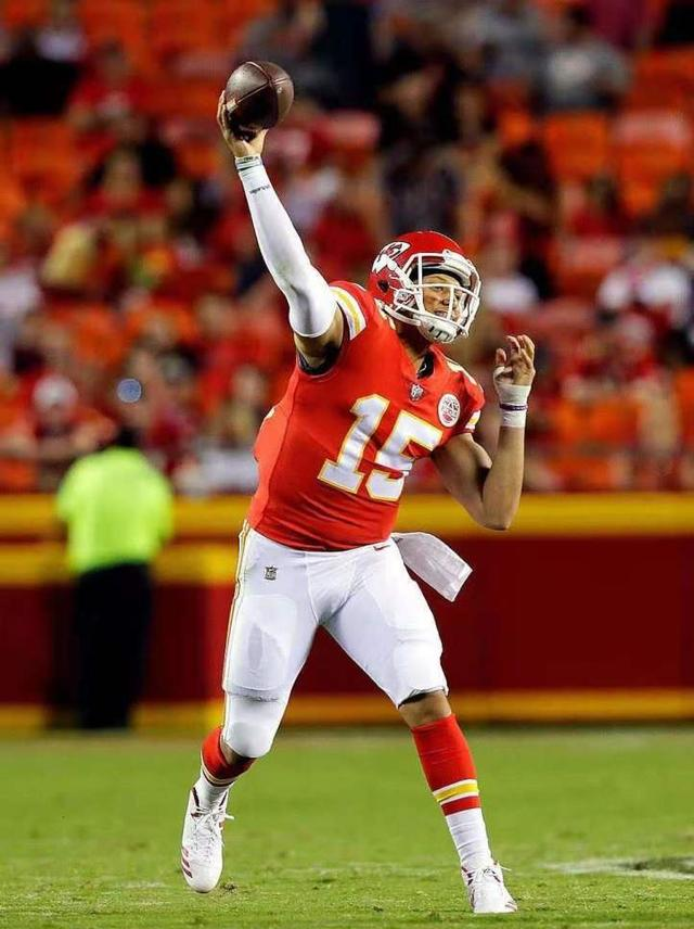 95后美国小哥签5亿天价合同,月薪高达400万美元|霍姆斯|棒球|橄榄球