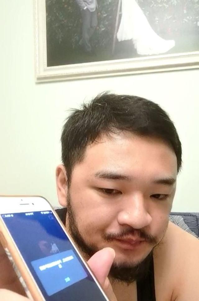 这位名叫"硬核大胡子"的老李教练,从小是练散打出身,从专业体工队退役