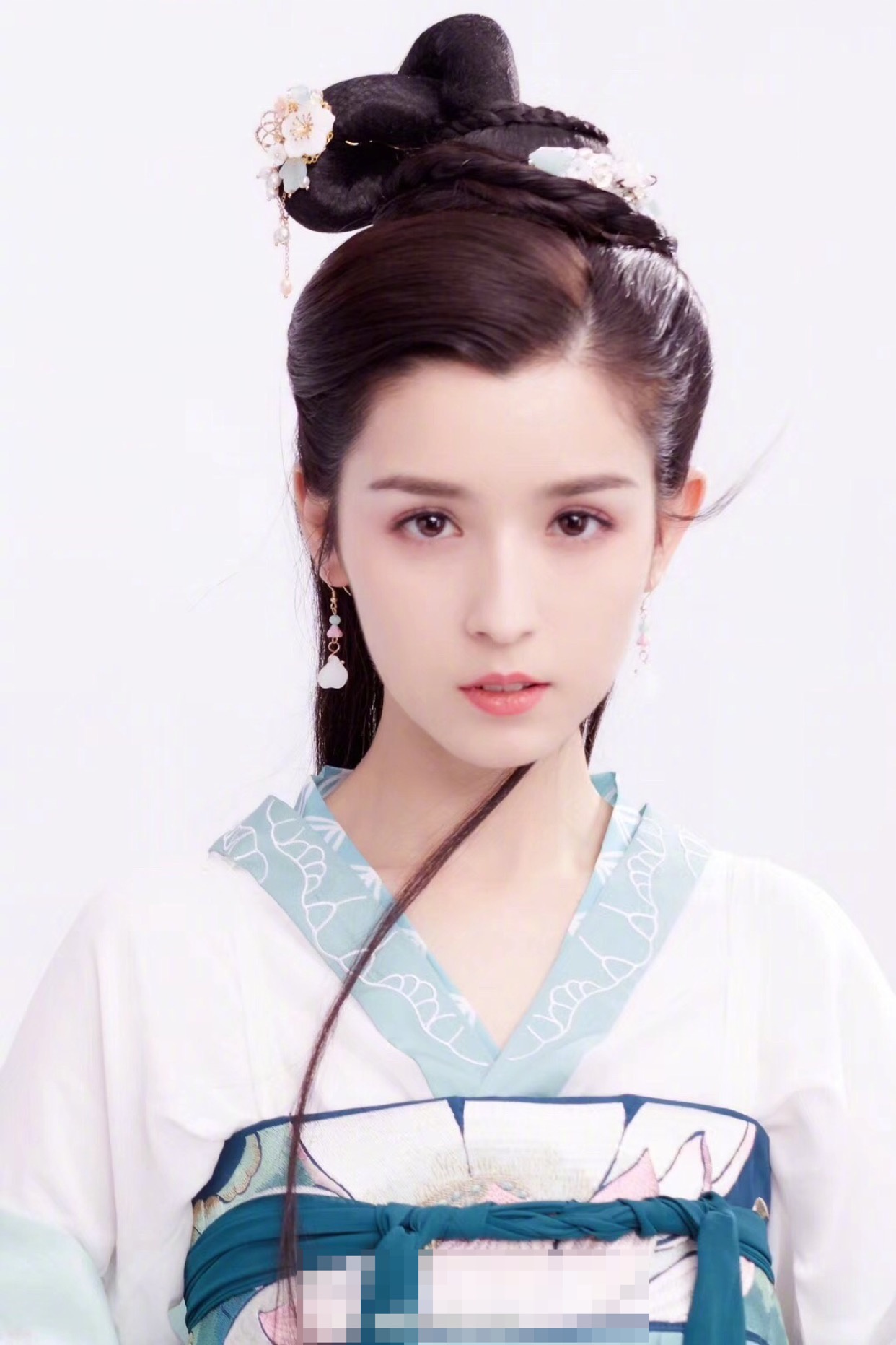 哈妮克孜新剧开播,虽然只是出演一个女配,颜值却比女主角都高