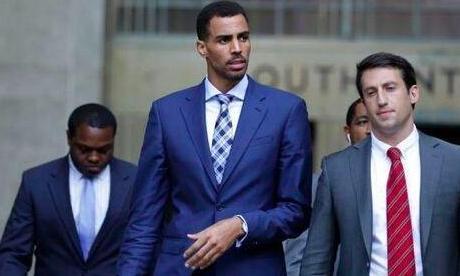 不打球就要继承亿万家产,带女友去夜店被警察群殴|富二代|塞弗罗萨