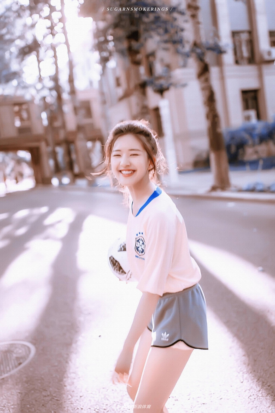 赵露思运动装青春无敌活力满满