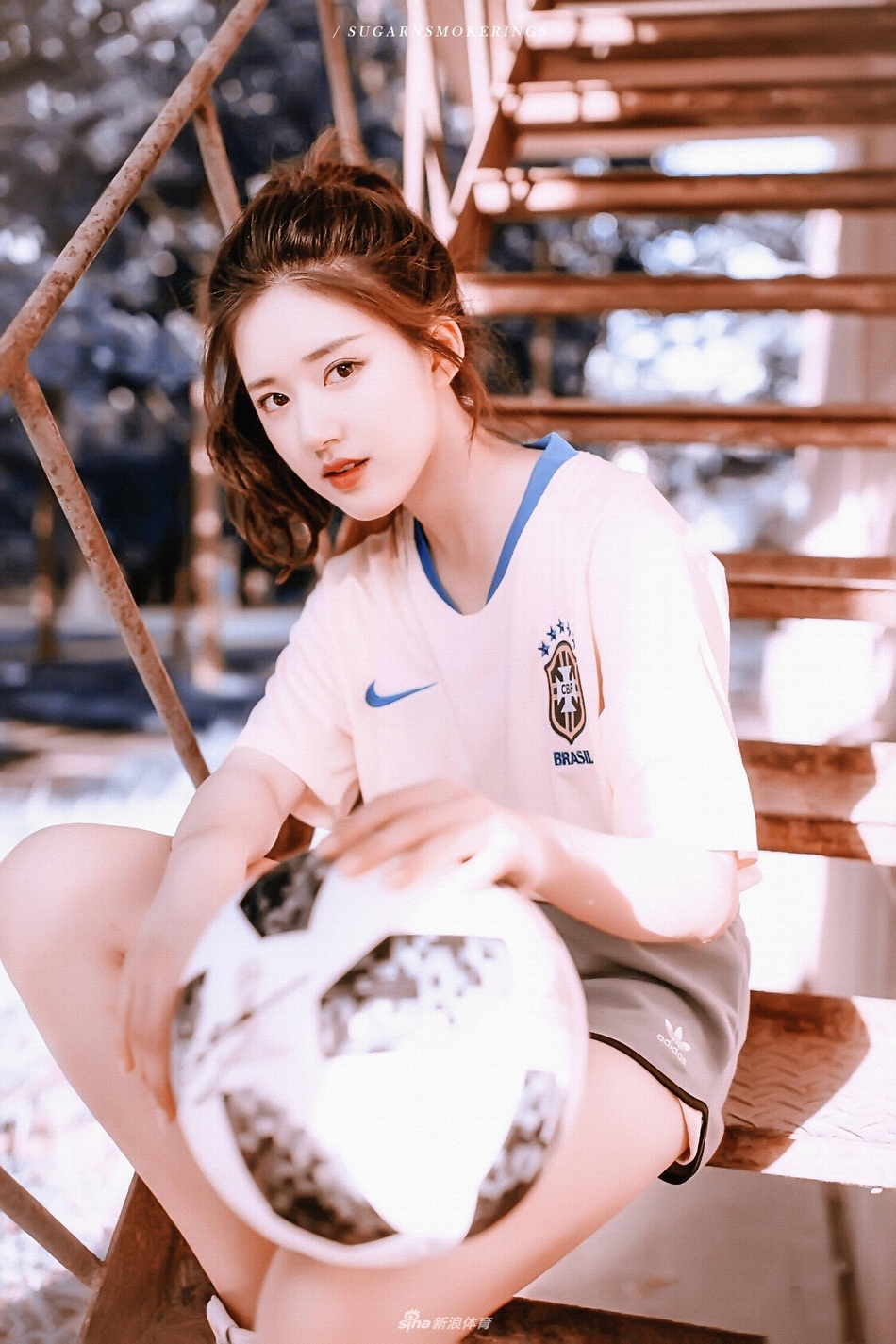 赵露思运动装青春无敌活力满满