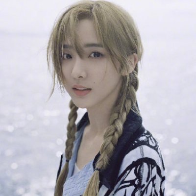 硬糖少女303登上时尚芭莎艺凡撞脸刘亦菲王艺瑾撞脸艾比