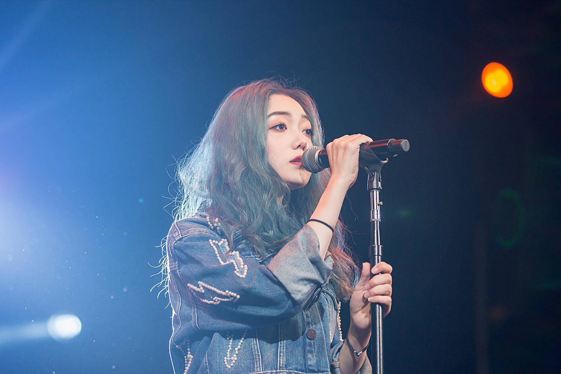 硬糖少女logo风波未完希林娜依高的回应又掀波澜