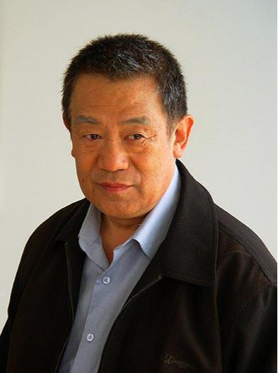 他是国家一级演员和妻子恩爱50年零绯闻如今一家四口都是演员