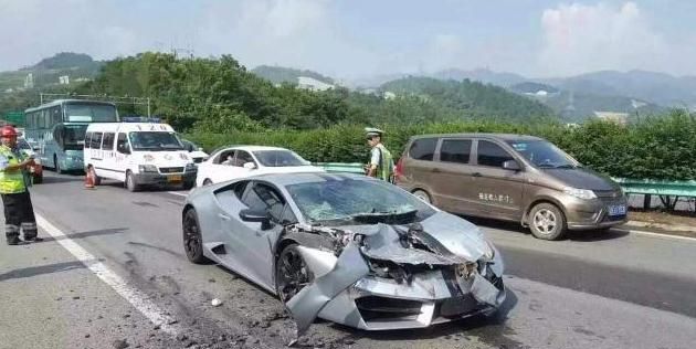 高速上前車急剎車 是跟著急剎還是躲開？