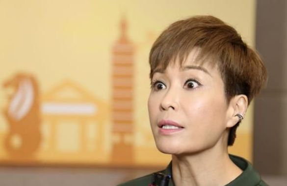 52岁富豪翁江培迎娶21岁伍咏薇,婚后13天离开人世