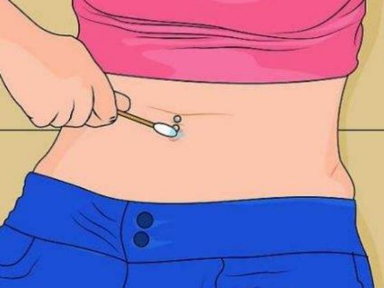 人肚脐眼里的黑色"脏东西",究竟能不能抠掉?答案出乎意料