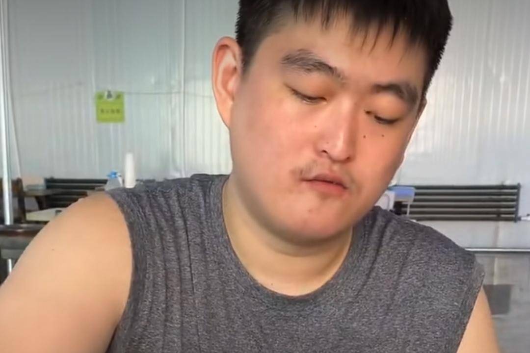 决心坚定,自己又肯努力,赵一楠的减肥成果还是很突出的,拿他的近照和