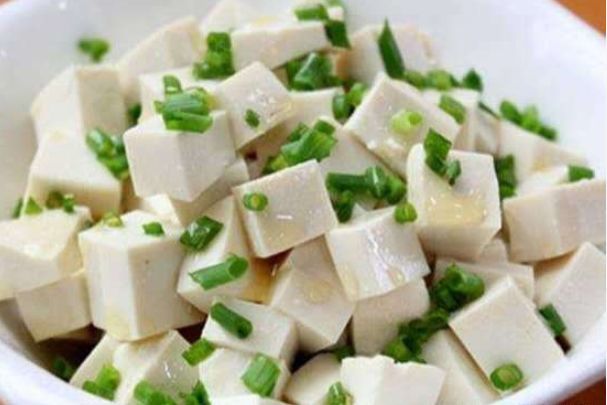 经常给家人吃的养生菜,色泽清淡但鲜嫩滑软,糖尿病人多吃有益|豆腐|一