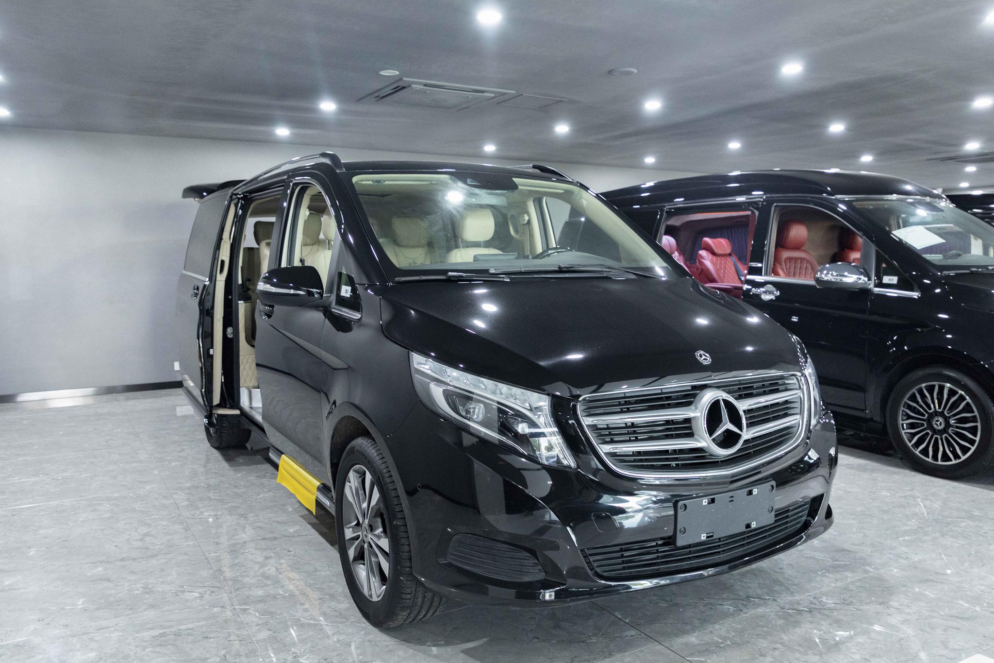 奔驰v260l七座商务车简约订制版,低调不失舒适