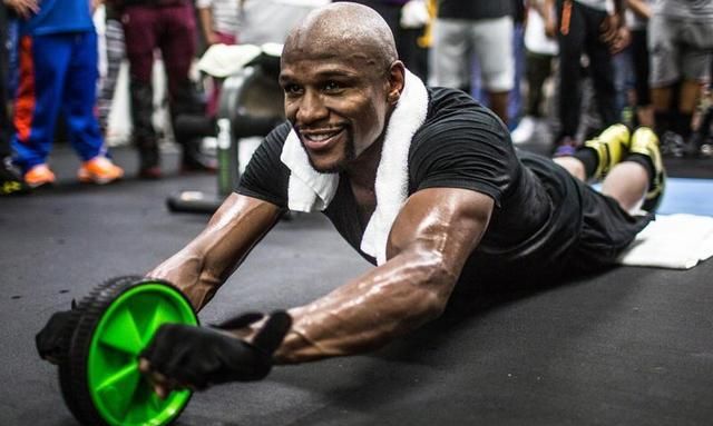 梅威瑟不为人知的一面,凌晨1点开始训练,难怪能成为拳坛巨星!