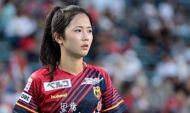 颜值这么高却选择踢球韩国女足李玟娥晒出近照美若天仙