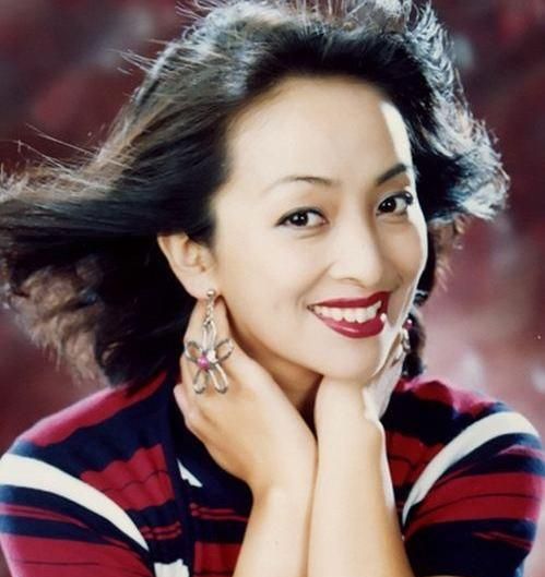 李勤勤:不嫁中国人?为何嫁两任外国人,今57岁的她还是单身?