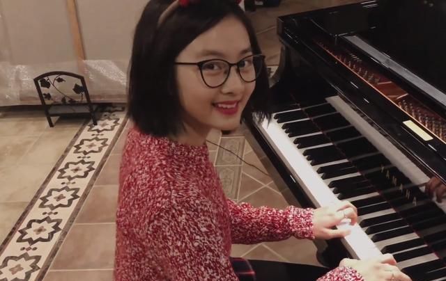 黄多多摘掉"早熟"标签,剪了短发后,网友:这才是14岁的孩子