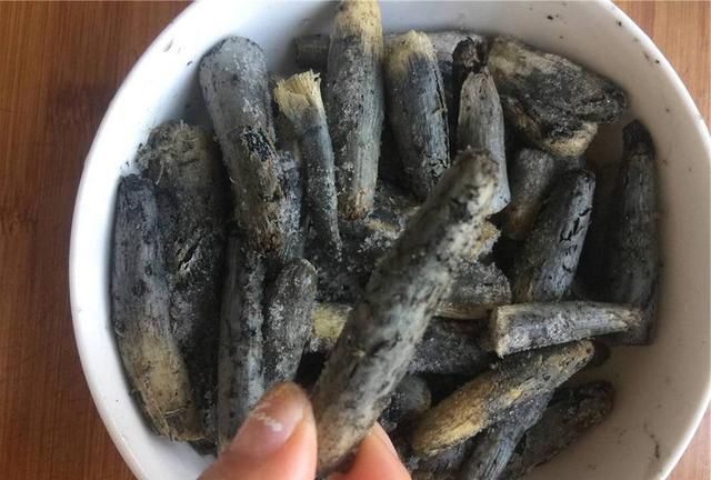 玉米病变后产生的霉菌,国内几乎没人吃,出口50元一斤成高端菜