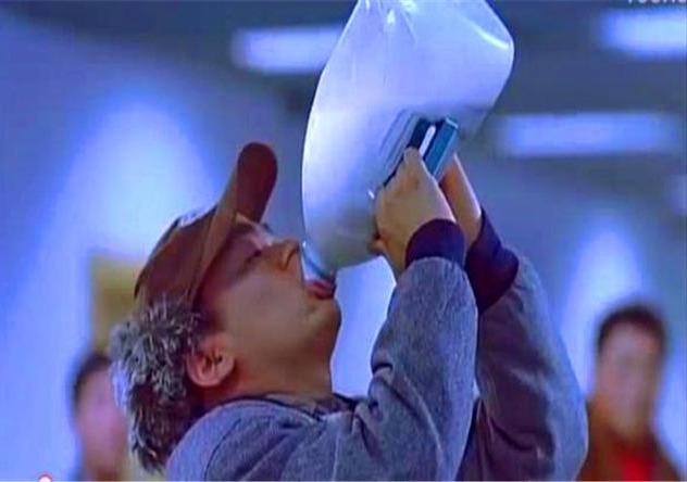 人在囧途王宝强喝牛奶是真的吗宝强现场解释鲁豫大笑不止