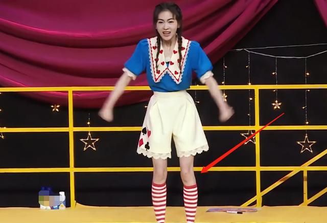 另外,吴谨言和其他跑男嘉宾同框的时候,大家也定然是会发现,她这双腿