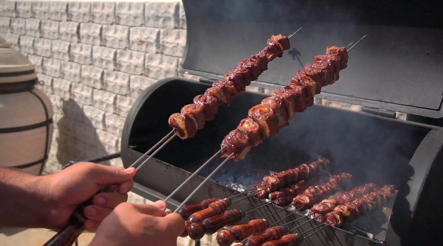 高加索大叔带来的巨无霸烤牛肉串