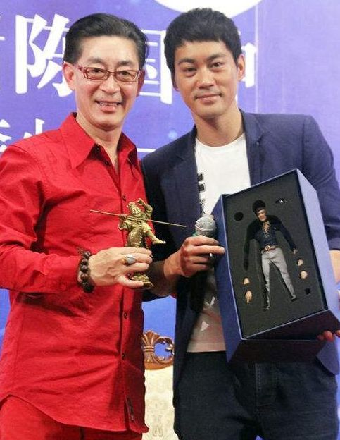 他演李小龙出名,身家过亿娶娇妻,如今却说后悔|李小龙|娇妻|陈国坤