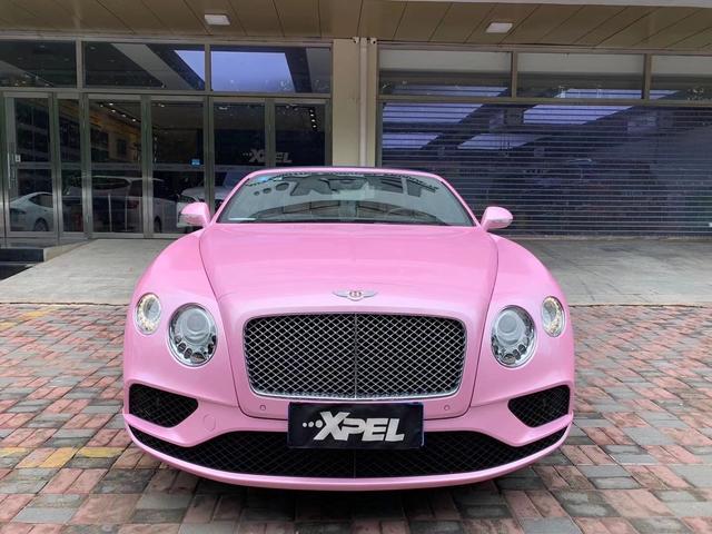 粉红色宾利太帅了汽车改色到石家庄永诚