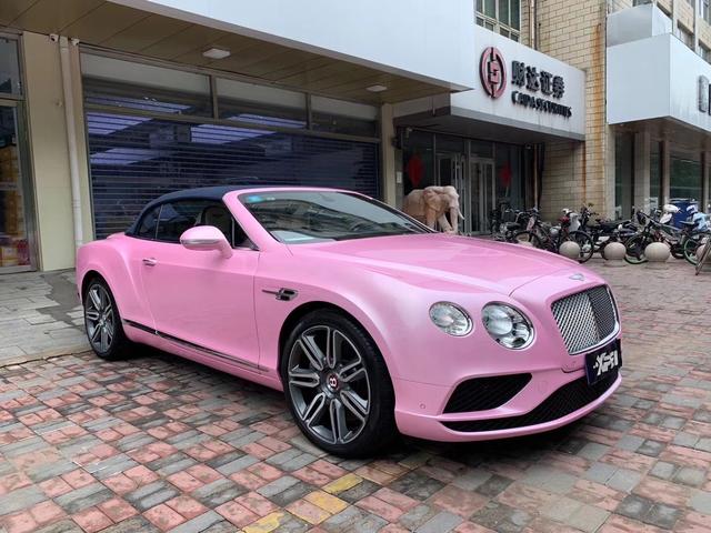 粉红色宾利太帅了汽车改色到石家庄永诚