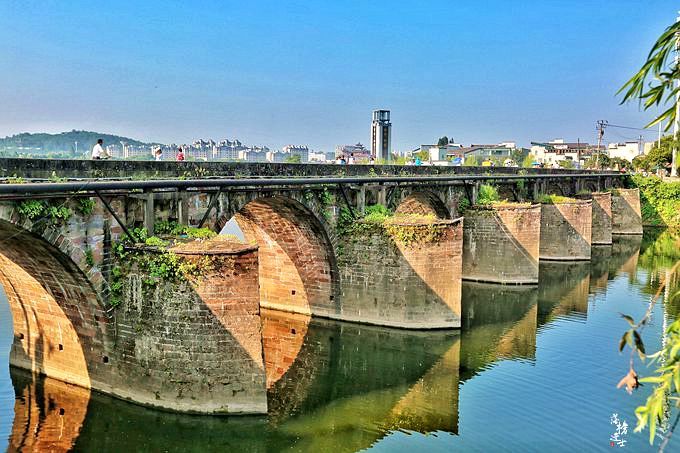 黄山最古老的明代石桥,被誉为"屯溪老大桥",它的原貌真的好美