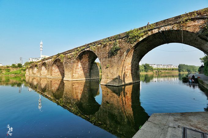 黄山最古老的明代石桥,被誉为"屯溪老大桥",它的原貌真的好美