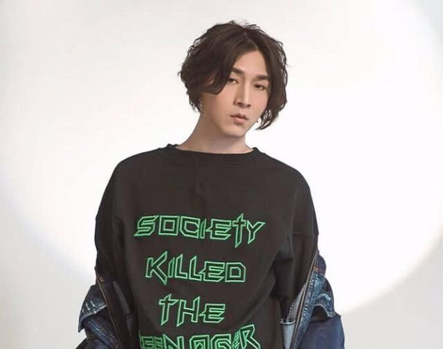 别墅送给妹妹,可以说十分让人羡慕,如今妹妹张宏美更是张大仙的经纪人