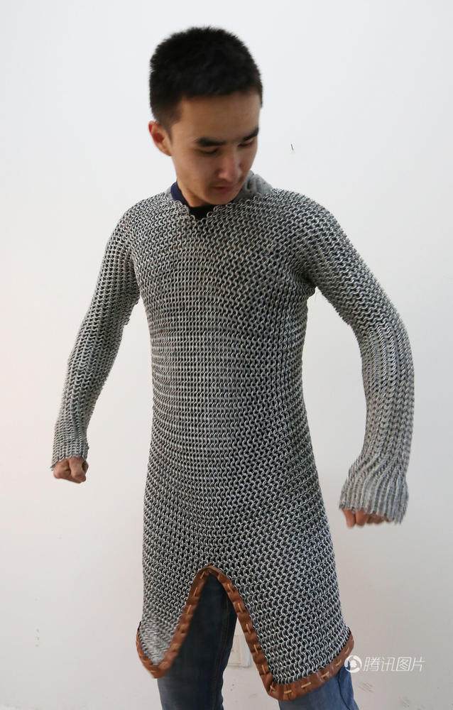 大家看着这件"铁布衫"都惊呆了,有点人还说这件"衣服"还可以卖出一个