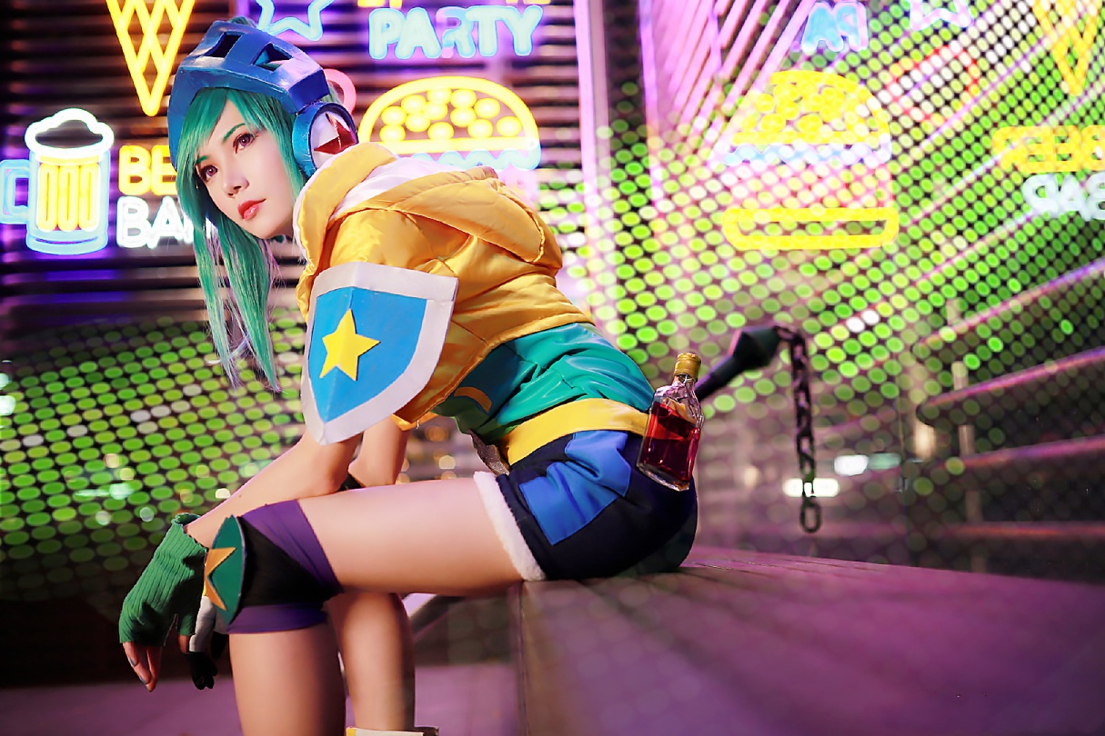 电玩瑞雯cos你猜小姐姐会不会光速qa